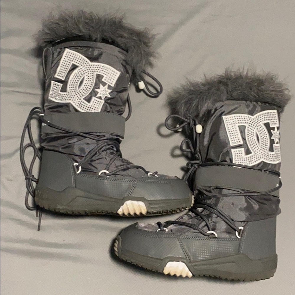 DC Snowboarding boots size 7
